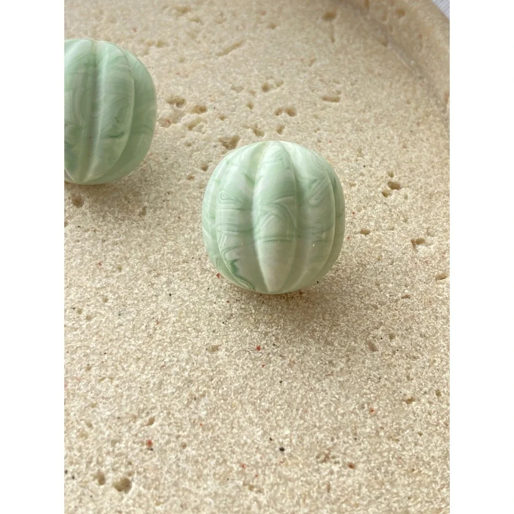 Vintage AVON Burst of Spring Earrings‎ Green & White Marbled Lucite Melon Dome